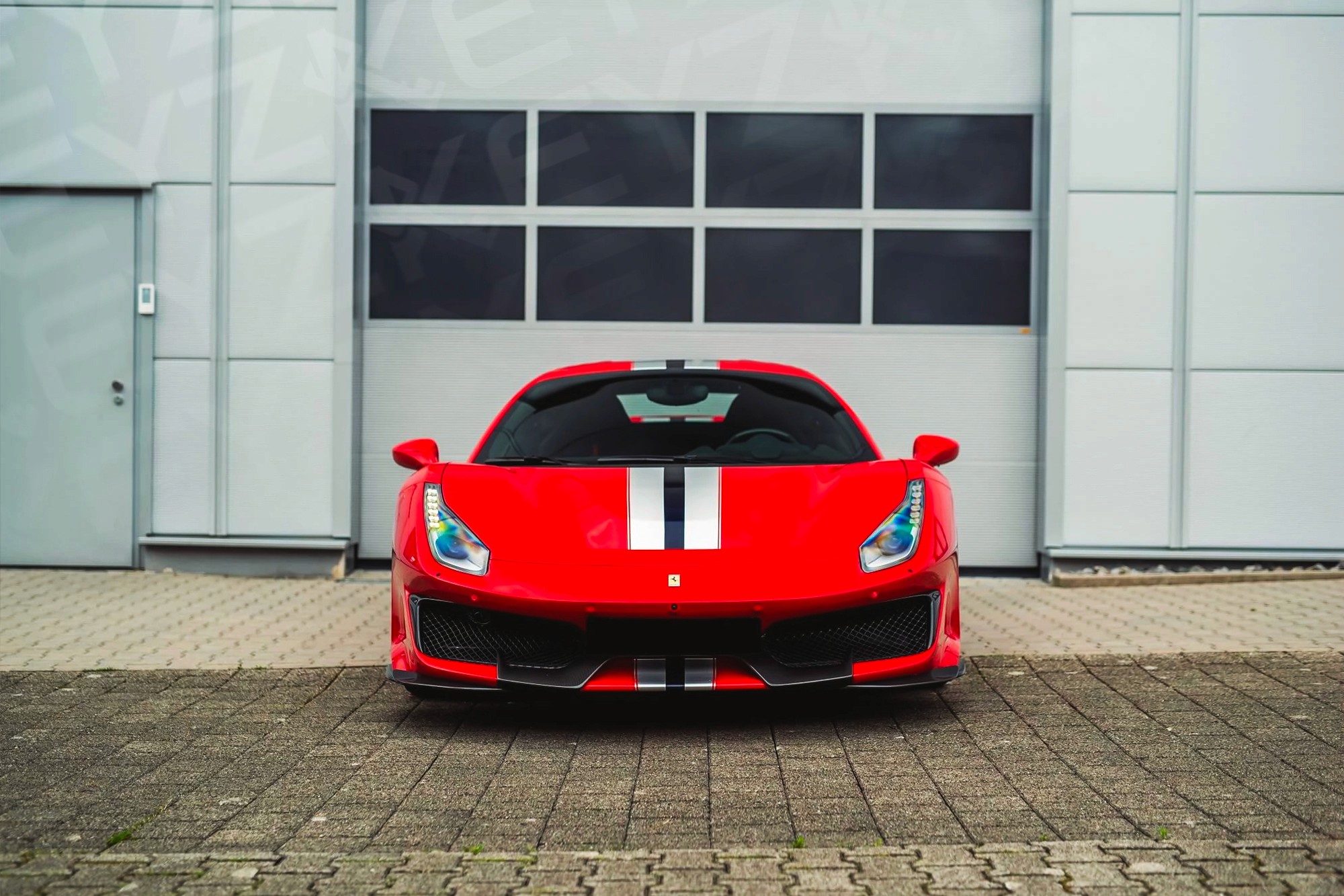 Vue extérieure Ferrari 488 pista Rouge – Location Supercar à Dubaï | Keyz Rent