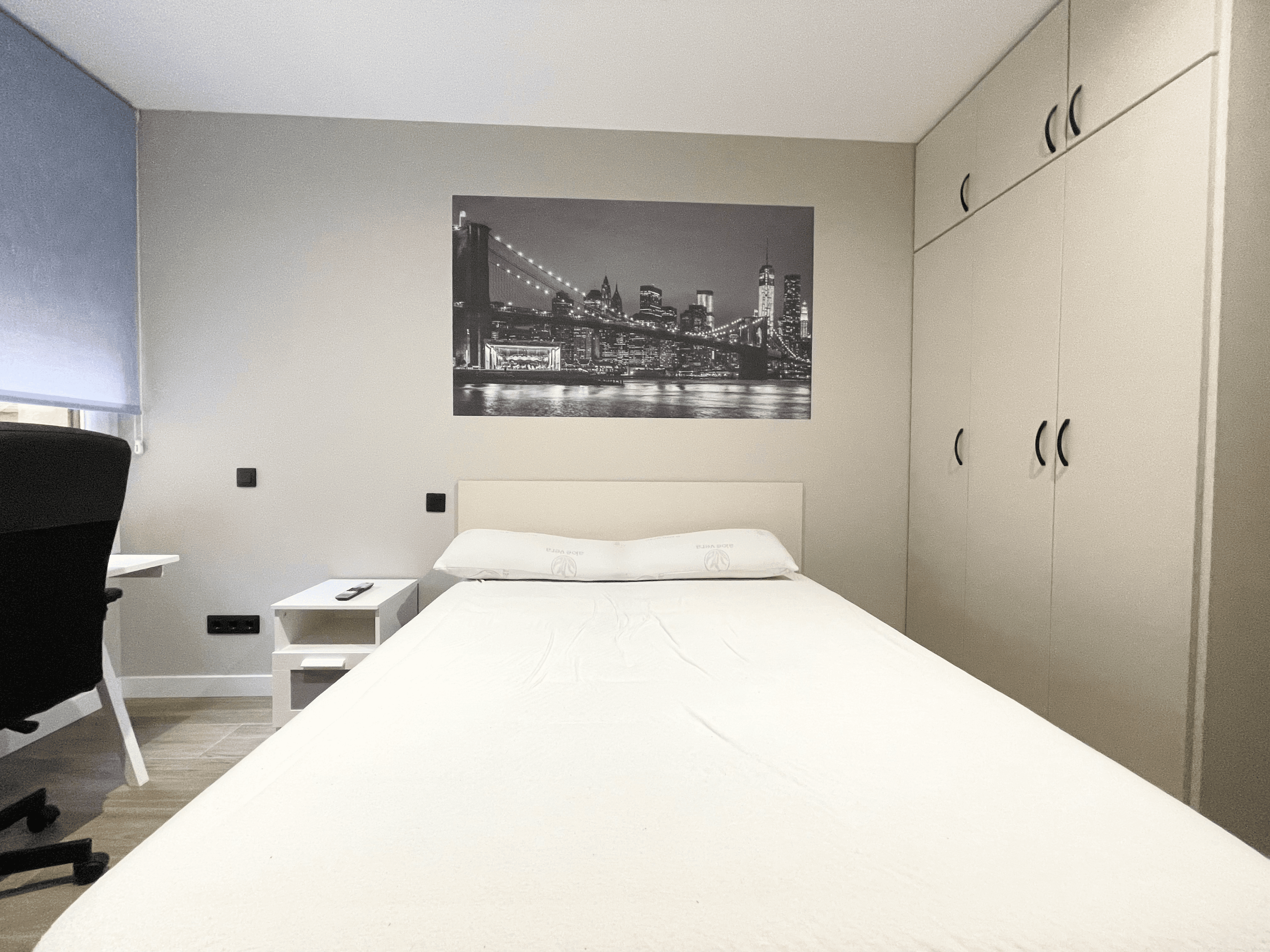 dormitorio principal de piso en venta en Ávila con armarios empotrados