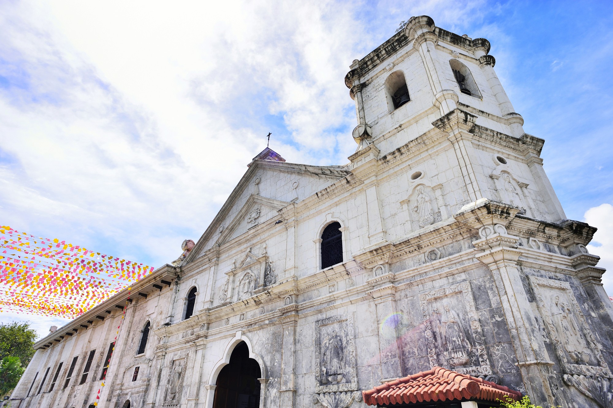 photography of dam during daytime
