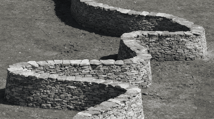 Trockenmauerkunstwerk von Andy Goldsworthy