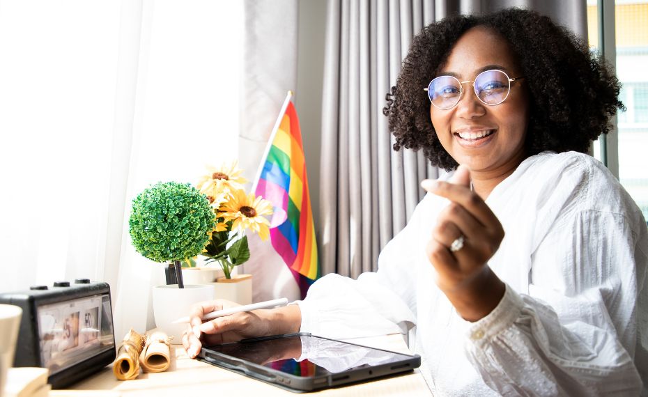 Meta modifica temas LGBTQIA+ no Messenger e levanta debate sobre Pink-washing: uma armadilha para marcas que não assumem verdadeiramente a bandeira que levantam