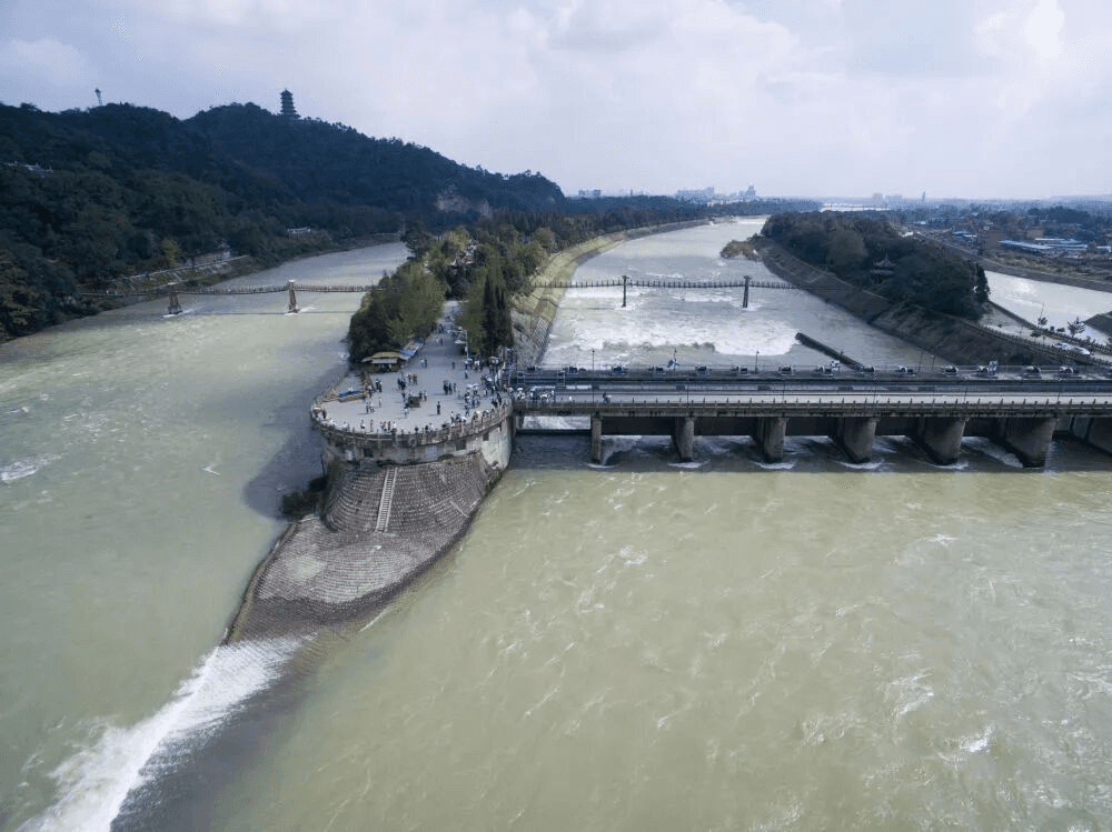 Overlook view of Fish Mouth dike of Dujiangyan Water Conservancy