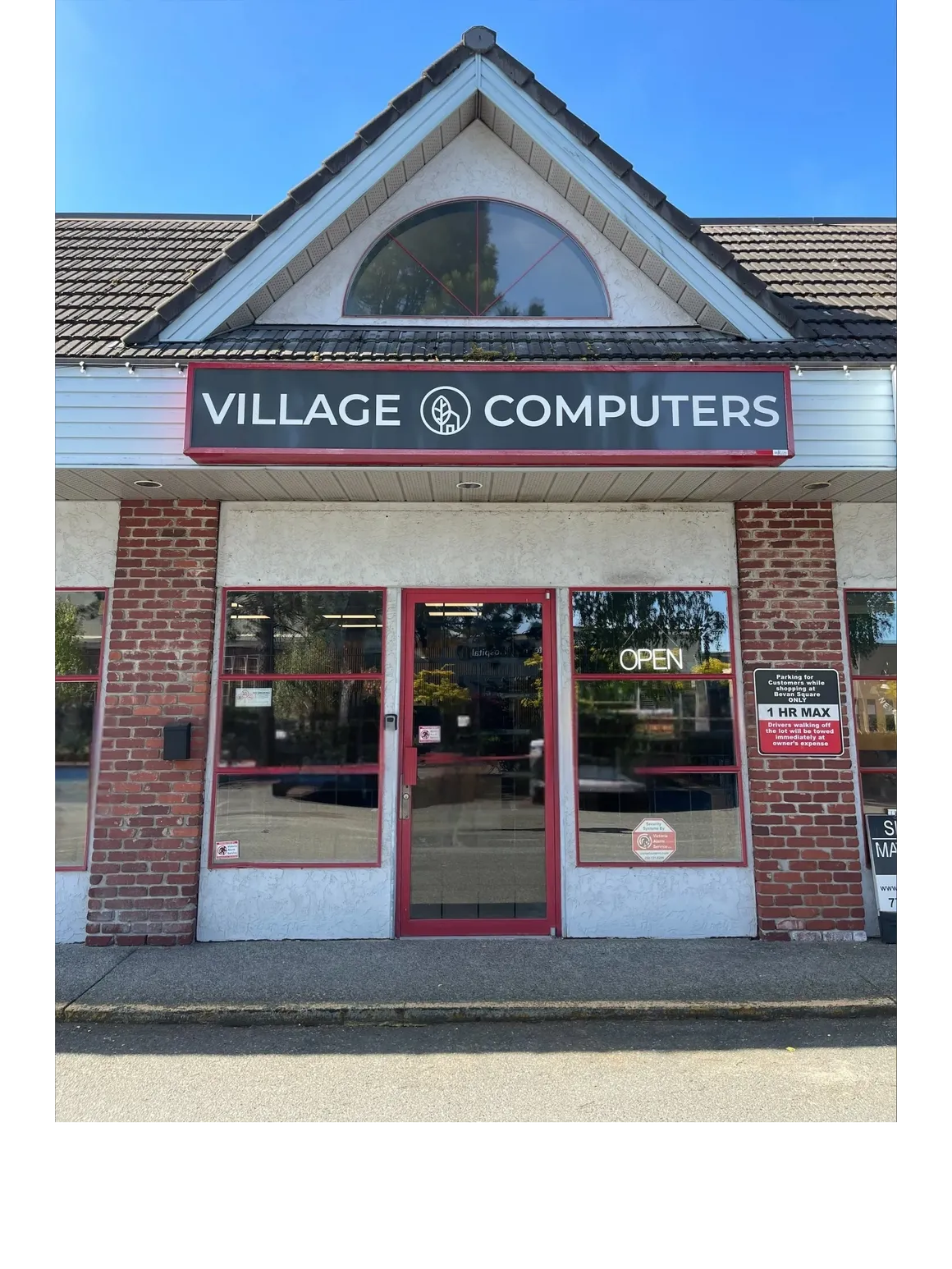 Village Computers storefront at Bevan Square in Sidney BC