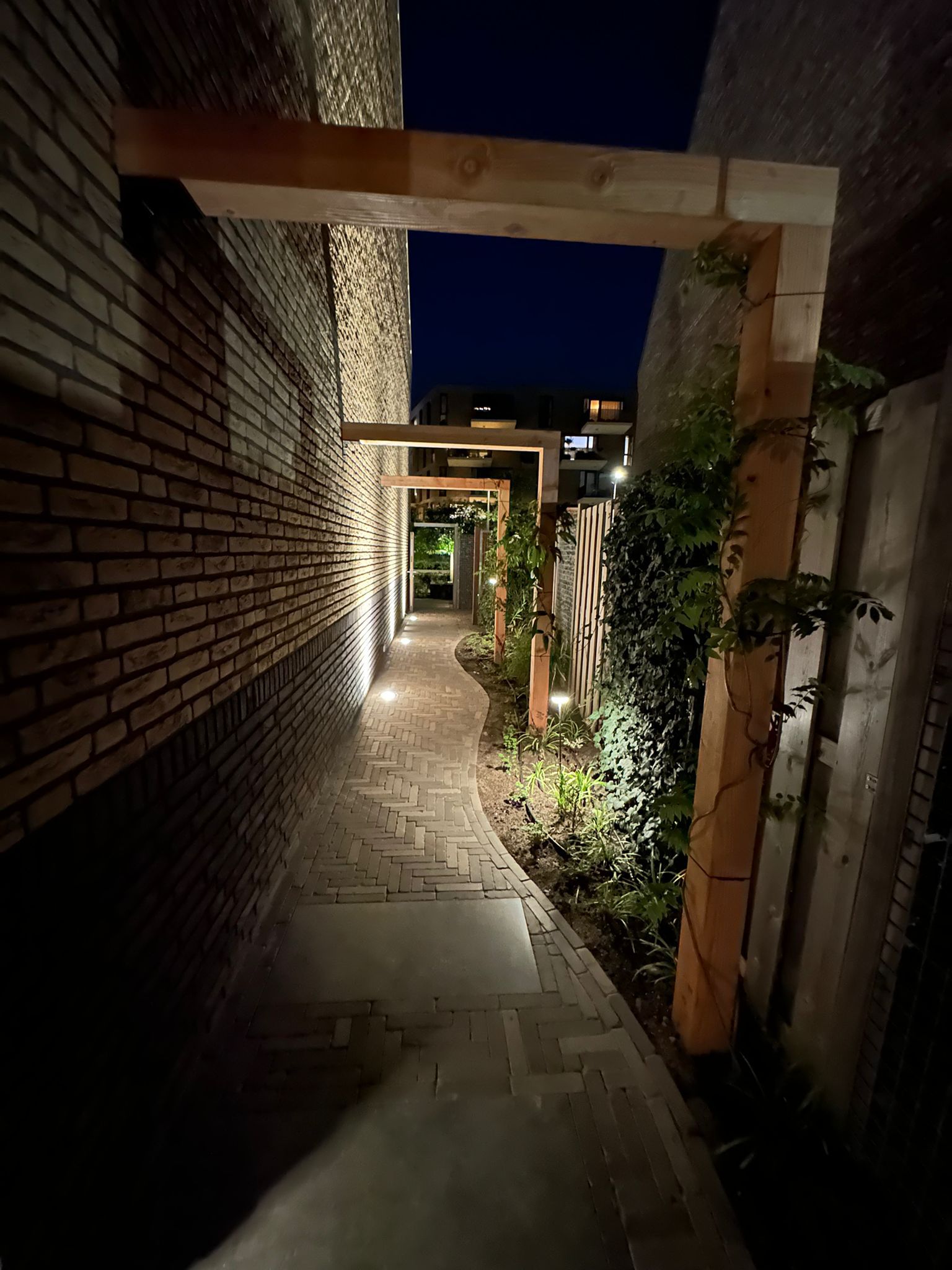 Buitenverlichting en houtwerk - Art gardens