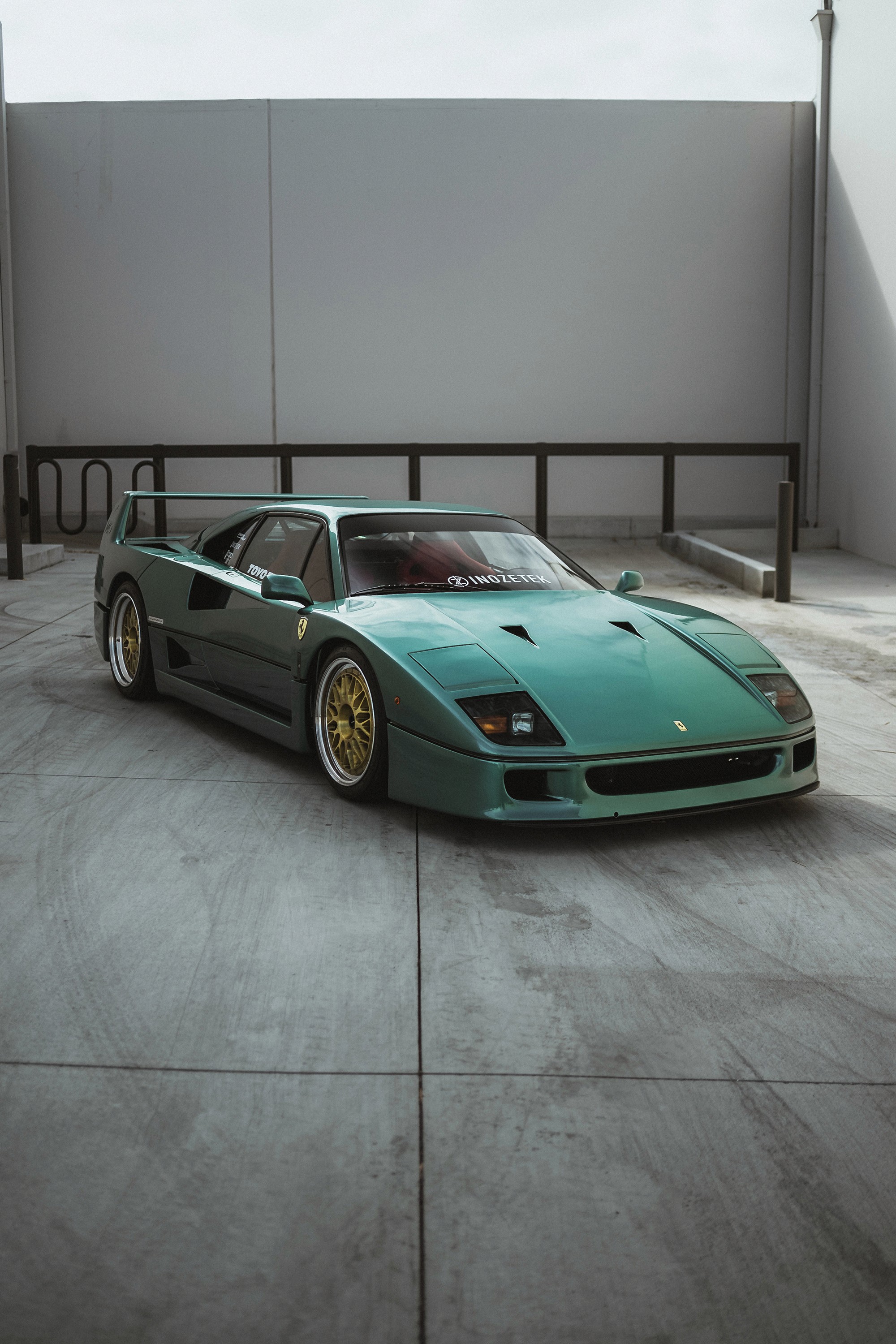INOZETEK Liquid Metallic Aventurine Super Gloss Metallic Ferrari F40