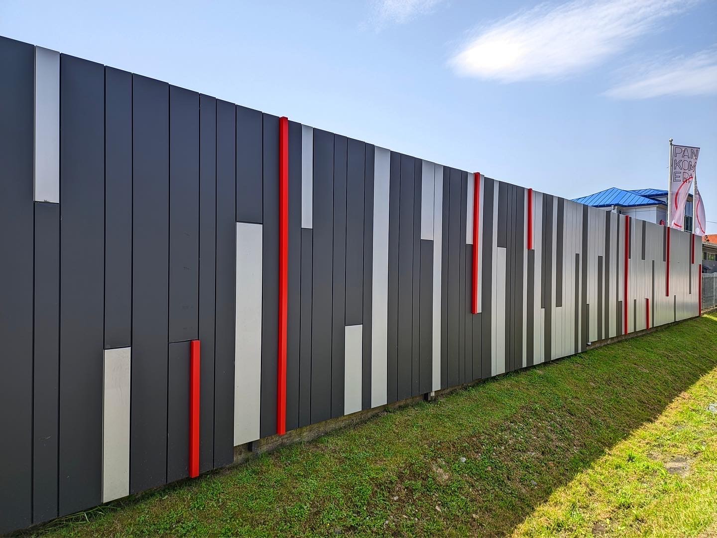 Metalna fasada od lamela