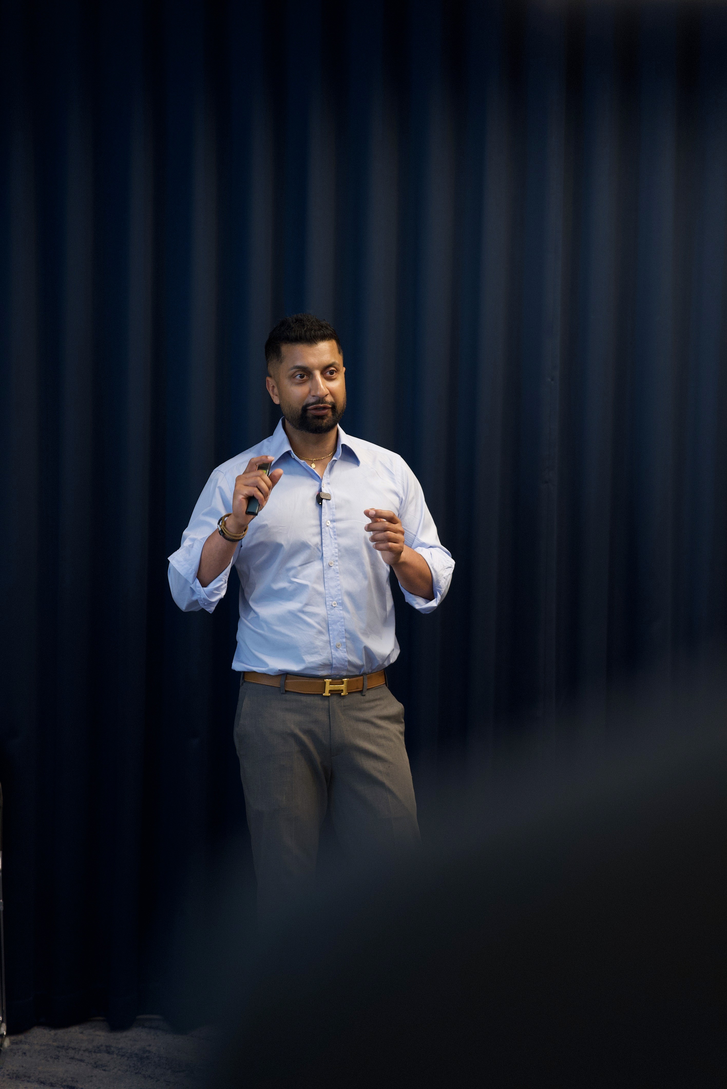 Dr Kunal Rai presenting during a dental lecture