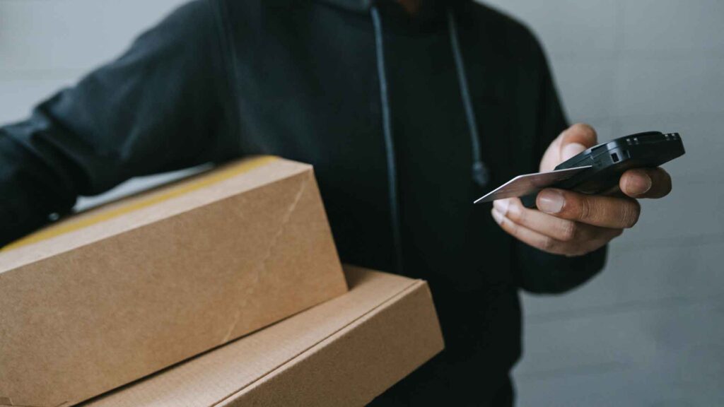 Czym jest dedykowany motyw Shopify i jak go wdrożyć?