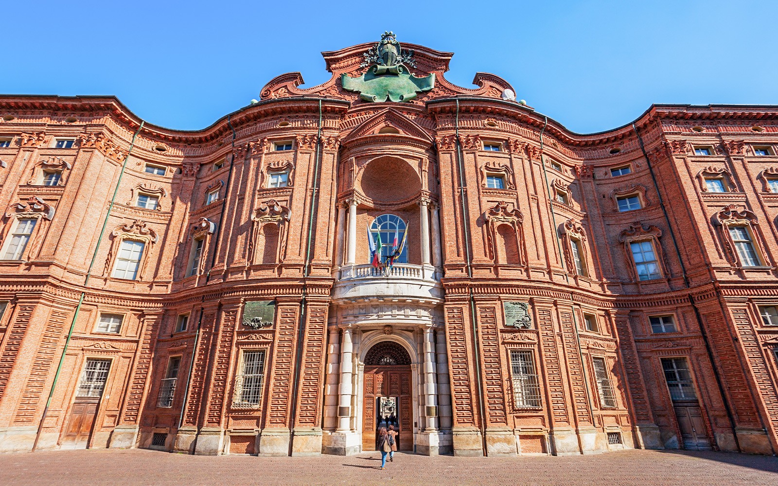 Fasad Baroque di Palazzo Carignano di Turin, Itali, sebahagian daripada Turin City Royal Pass.