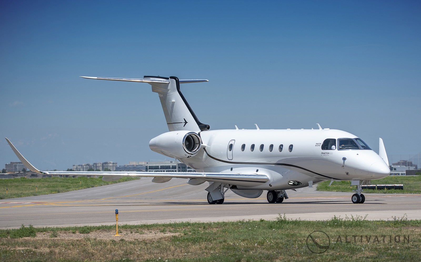 charter a praetor 600