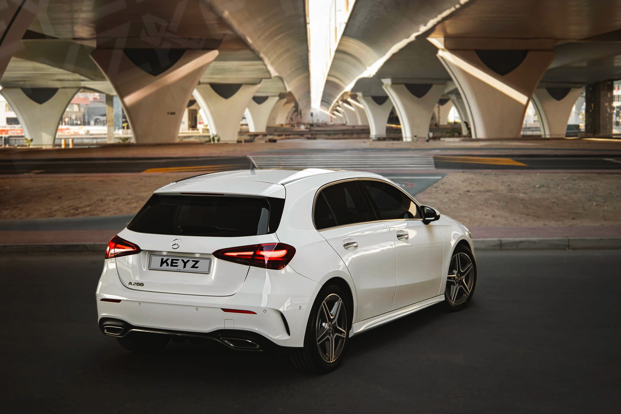 Vue extérieure arrière Mercedes A200 Blanc – Location Berline à Dubaï | Keyz Rent