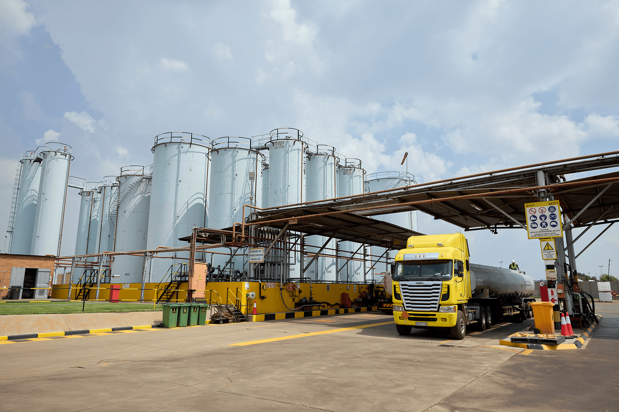 Truck on motion entering a bridge