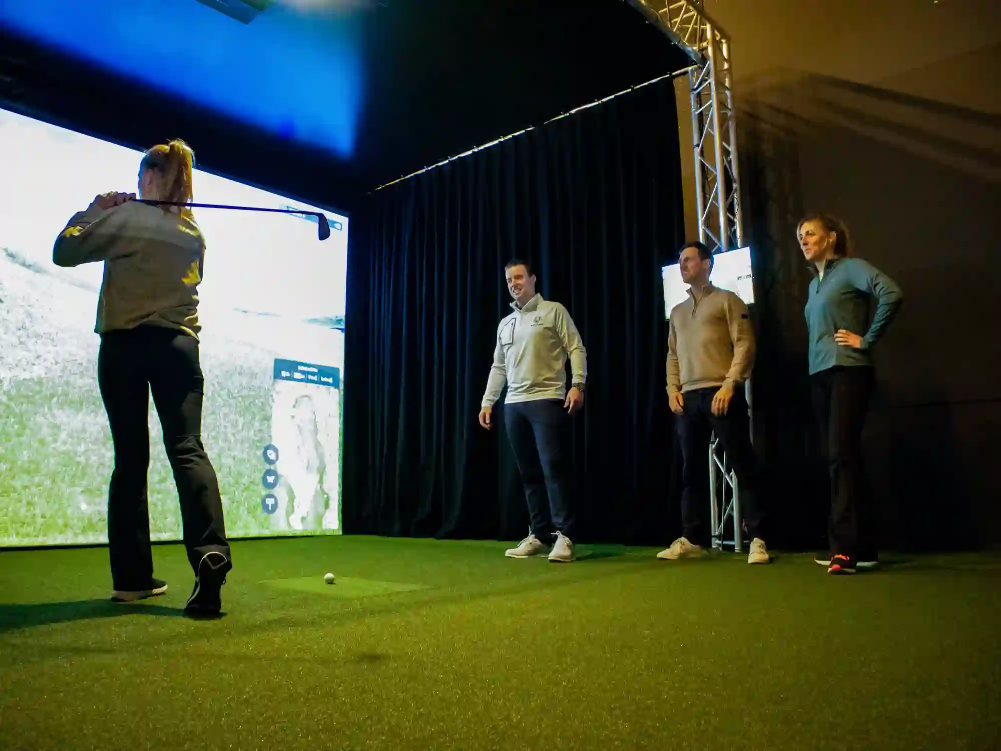 indoor-golf-event-groepsactiviteit-simulator-plaza-padel-amsterdam