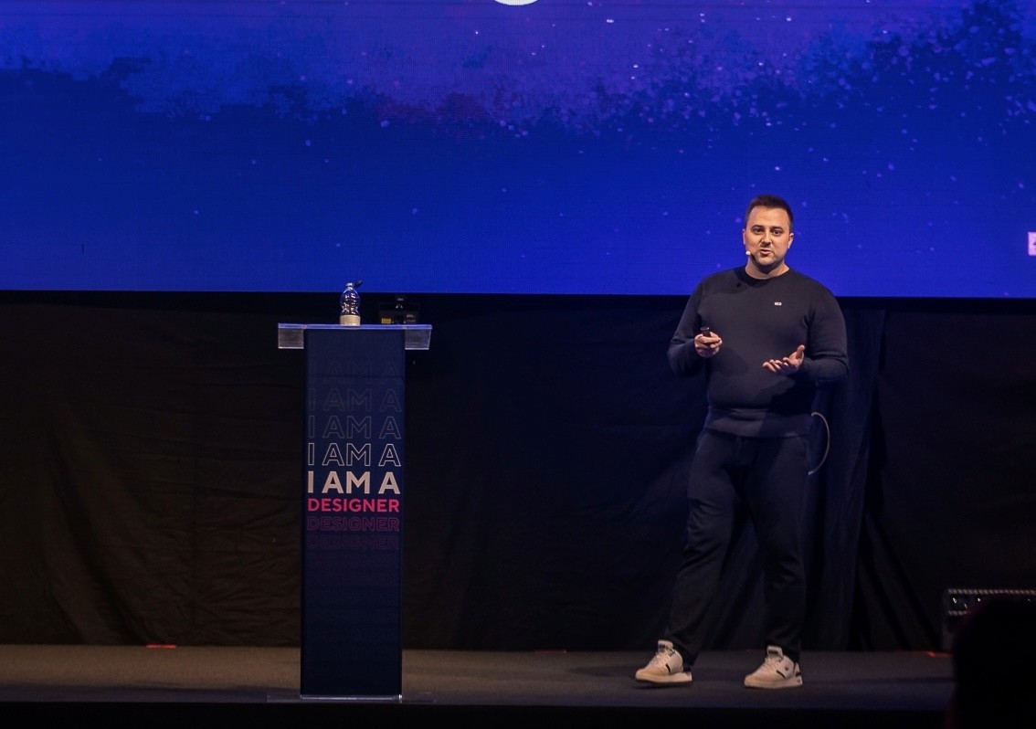 Andrija Prelec holding a talk at a conference