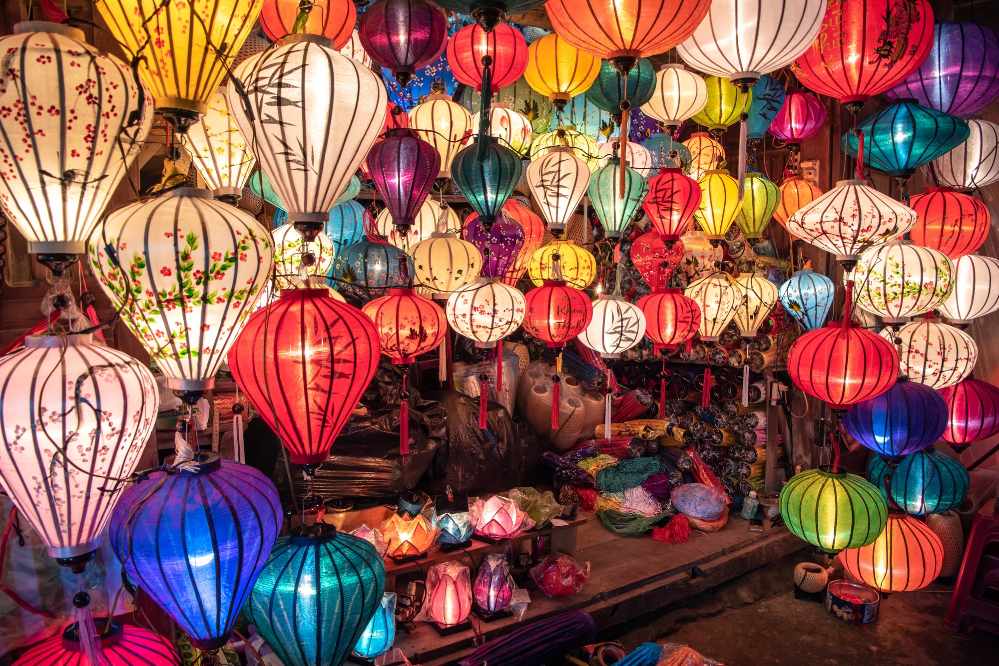 photography of dam during daytime