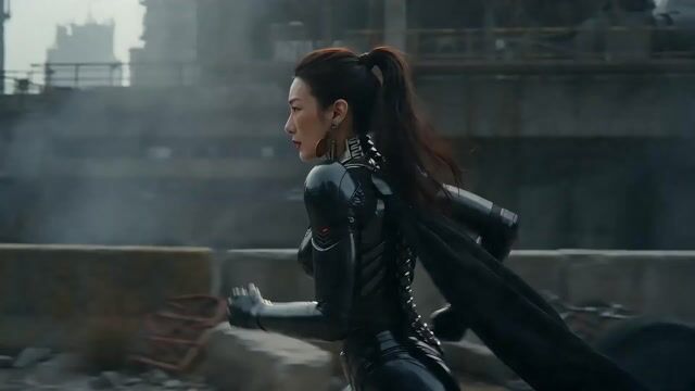 Sci-Fi Warrior vs Giant Mecha Beast