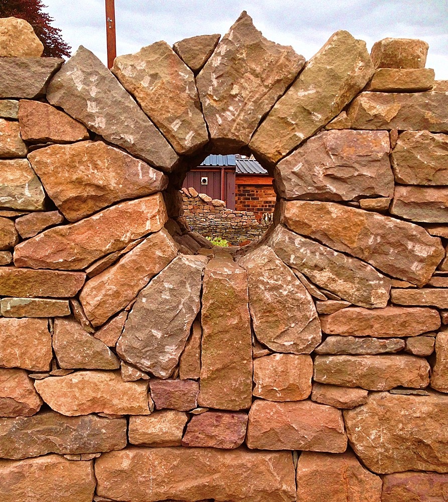 Trockenmauerkunstwerk von David F. Wilson