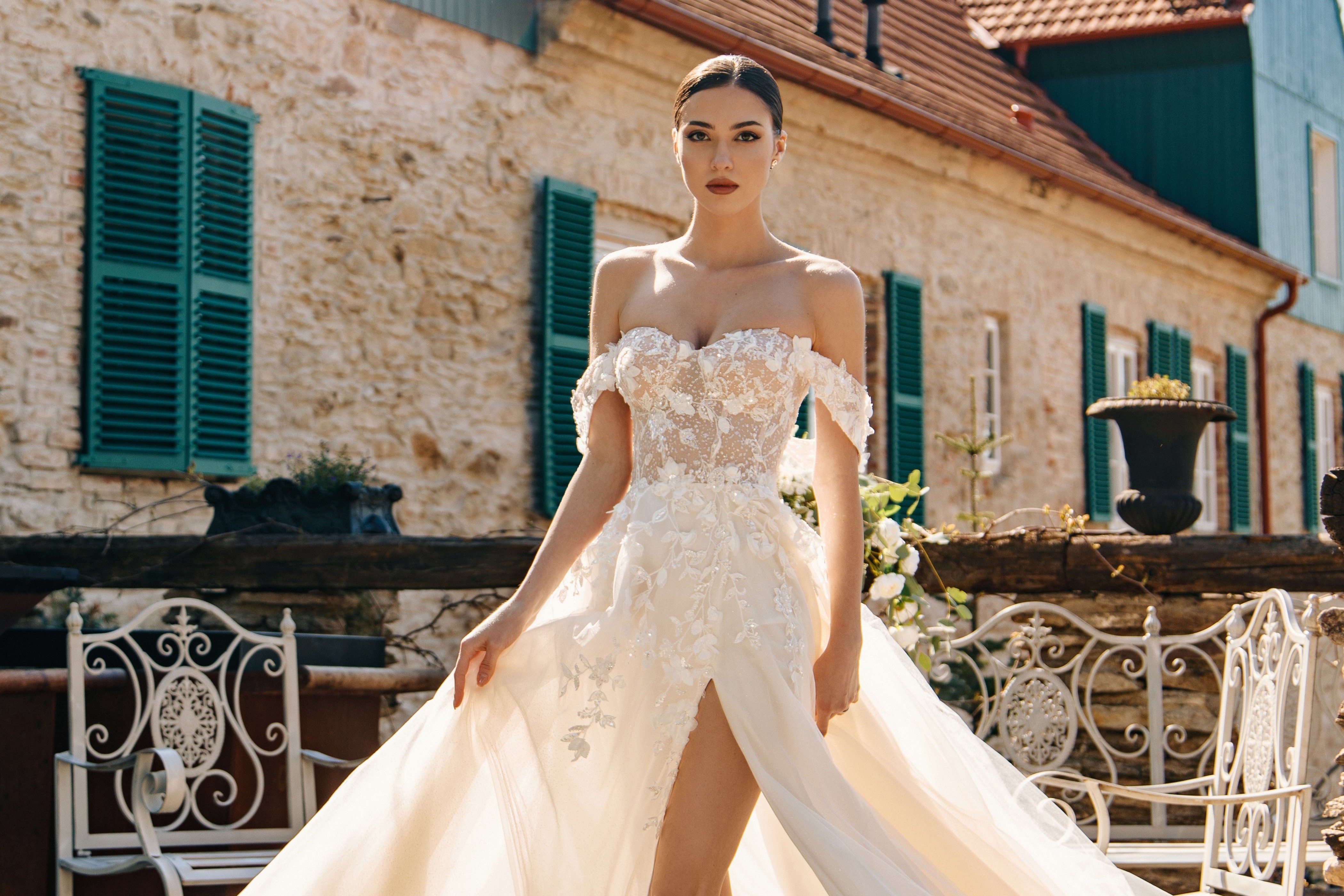 Carmen-Ausschnitt Kleid mit fließendem A-Linien Rock