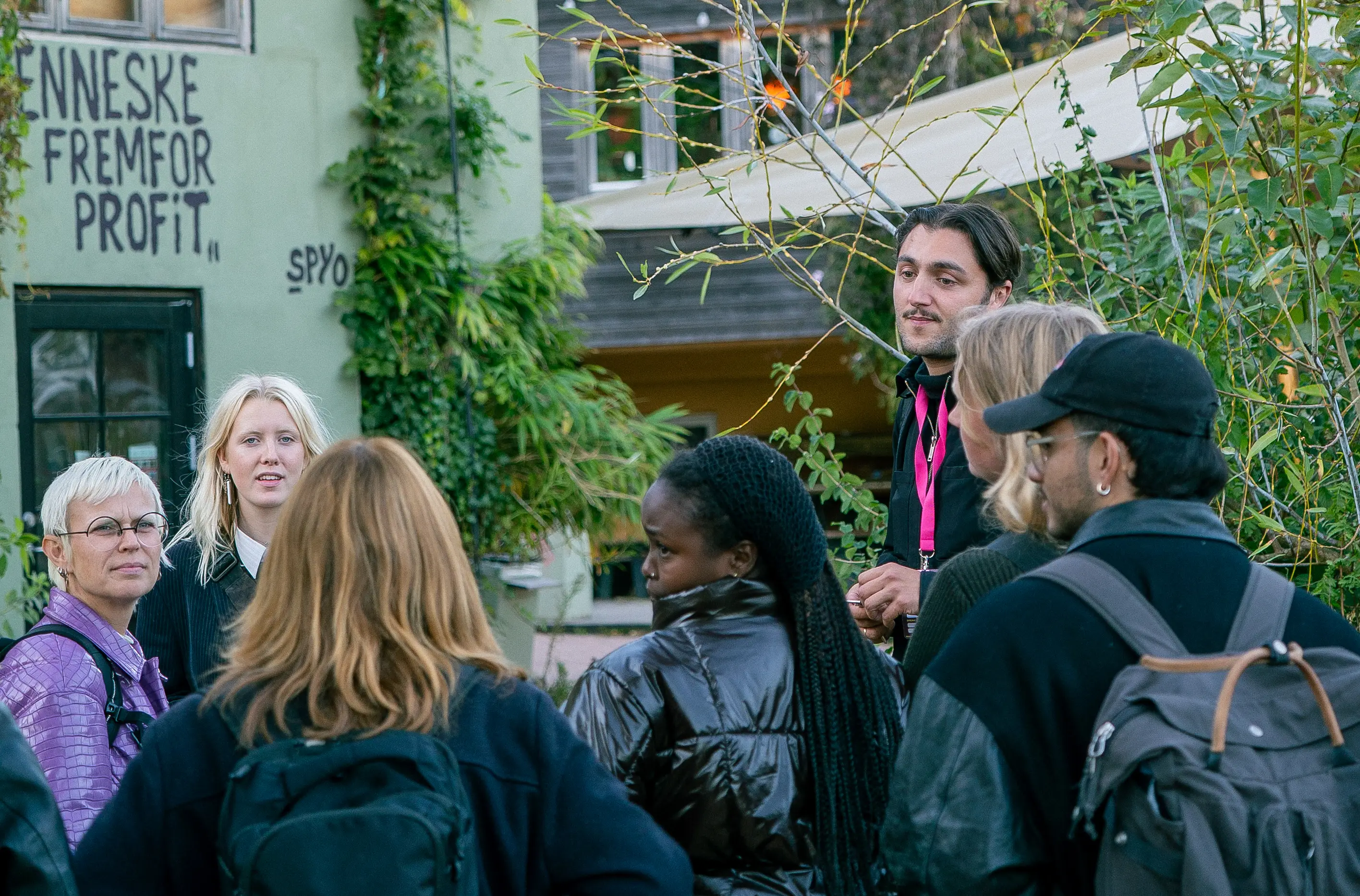 En gruppe af unge kulturskabere, der konfererer til konferencen Culture Kicks Back.