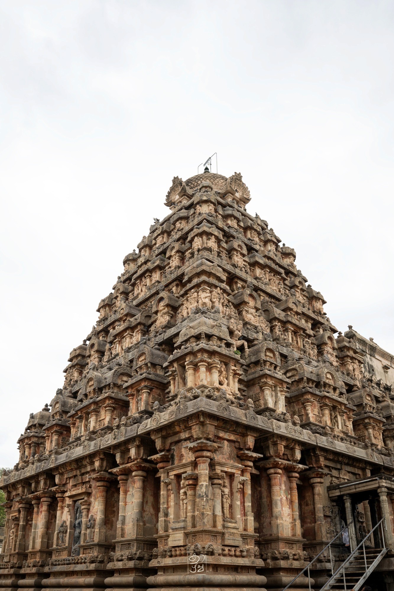 The stepped pyramid of the vimana