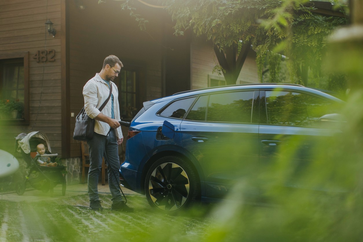 recharge-voiture-électrique-maison-condominium