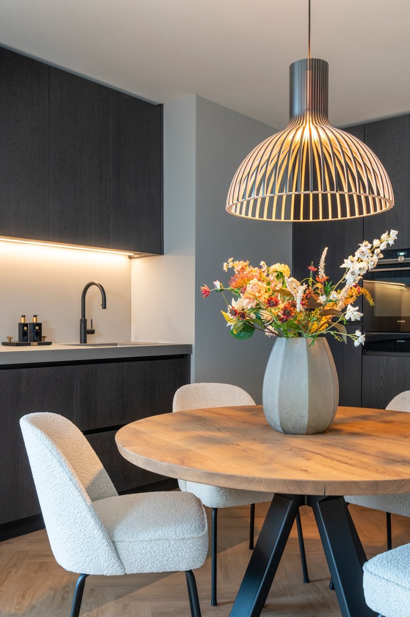 ronde tafel eetkeuken zwart met hout