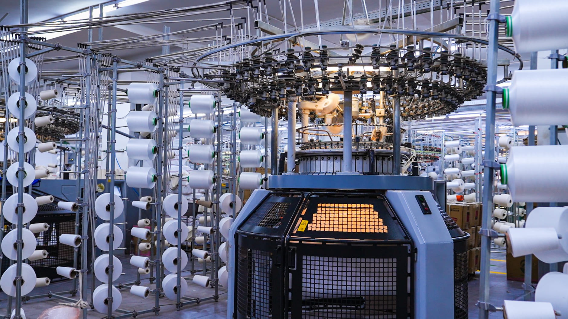 Industrial knitting machine, yarn.