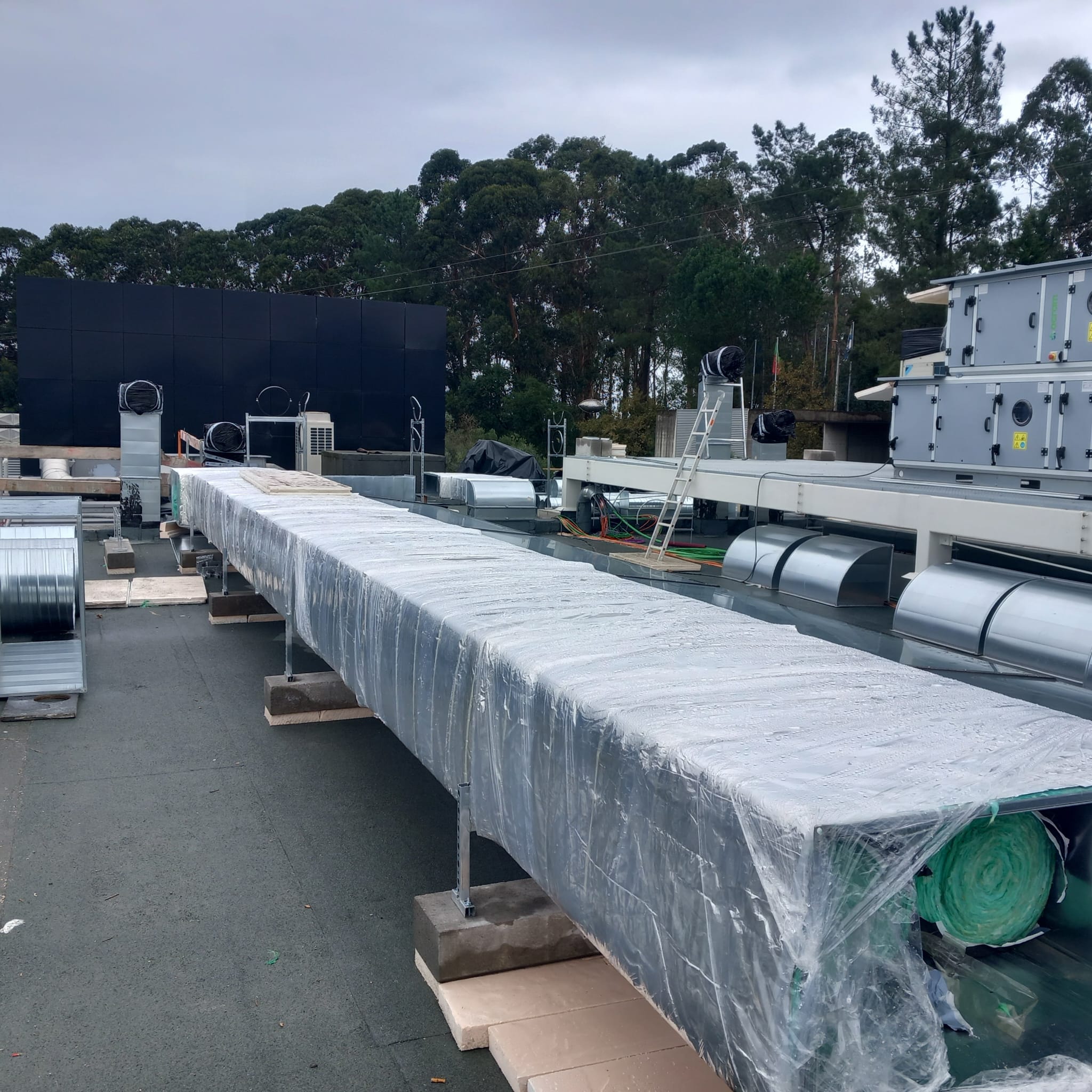 Large aquarium construction