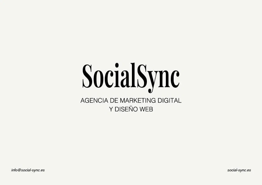 Logotipo de «SocialSync» centrado sobre un fondo claro con un eslogan debajo.