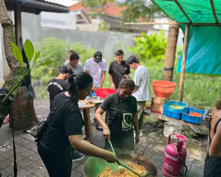 Volunteers cook and pack meals in the Bagi Bagi Nasi emergency response kitchen in Bali.