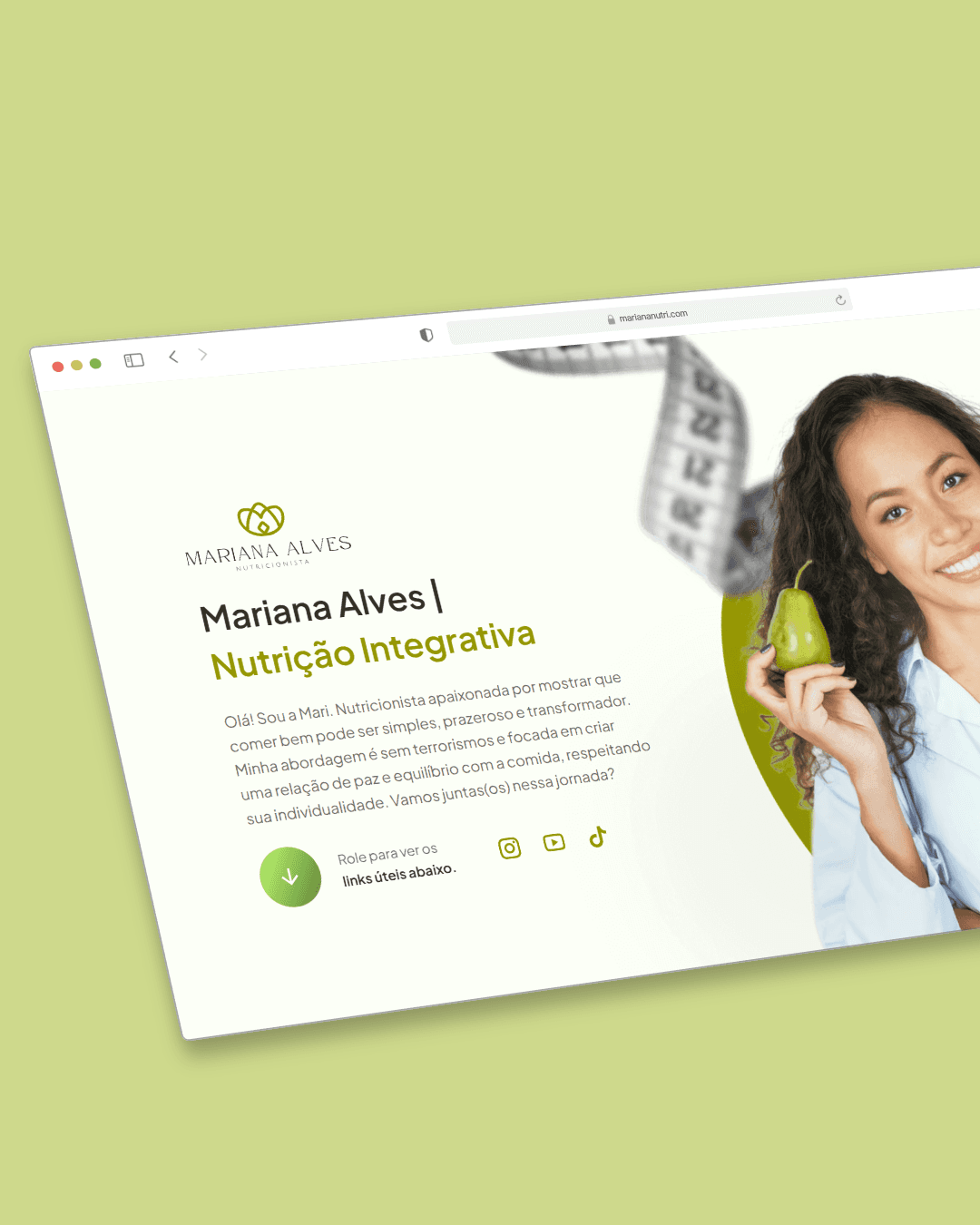 speaker with a half white half green background