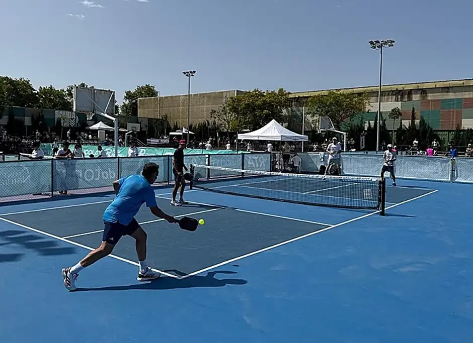 pavimentos en canchas de pickleball tenis padel baloncesto