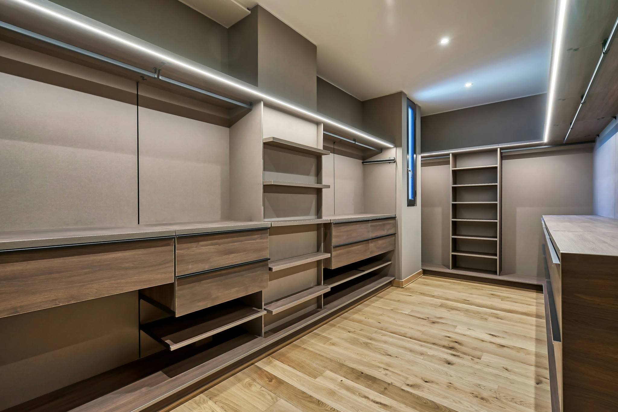 Kitchen and dining area with wooden flooring