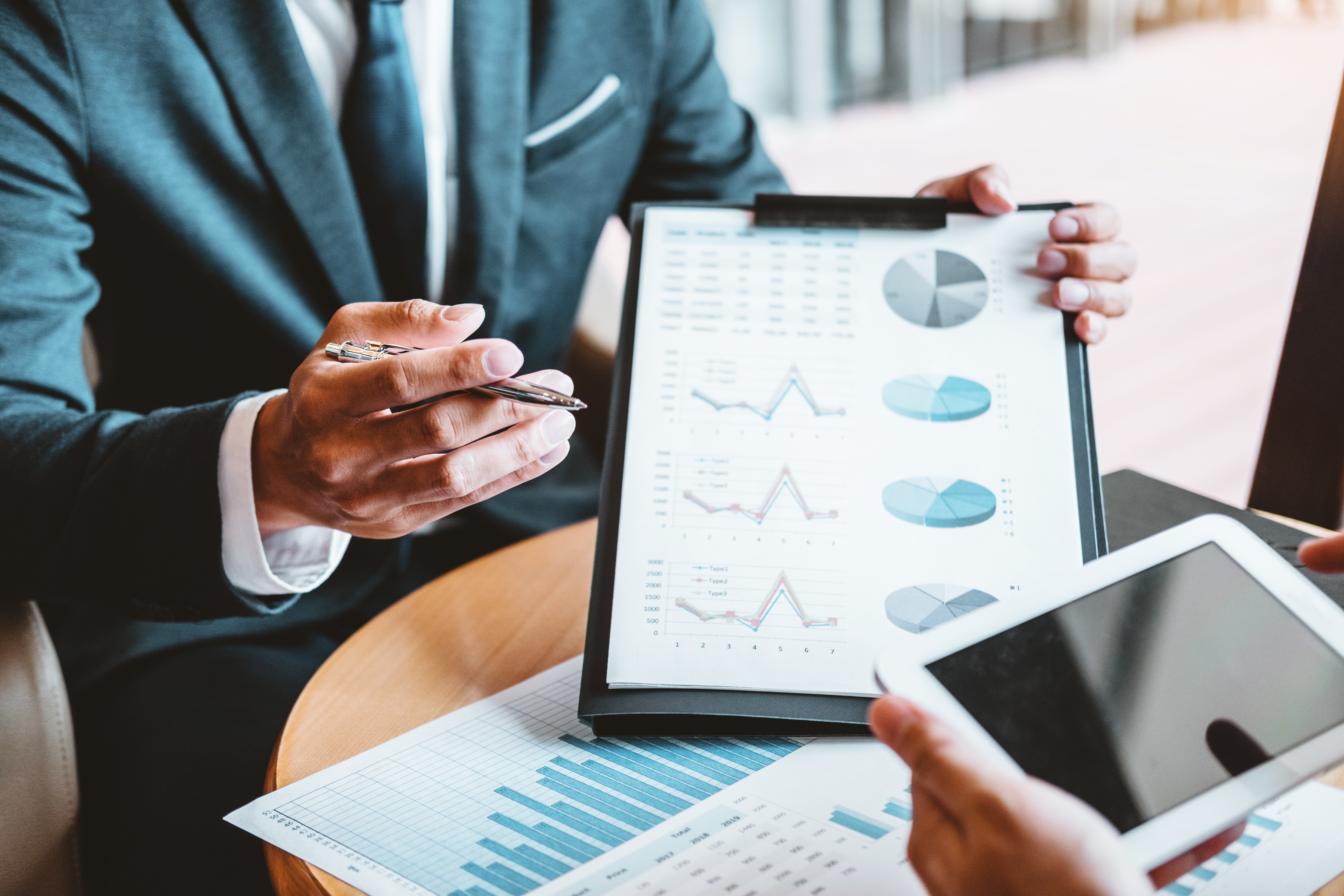 What are the key requisites of an investible business?