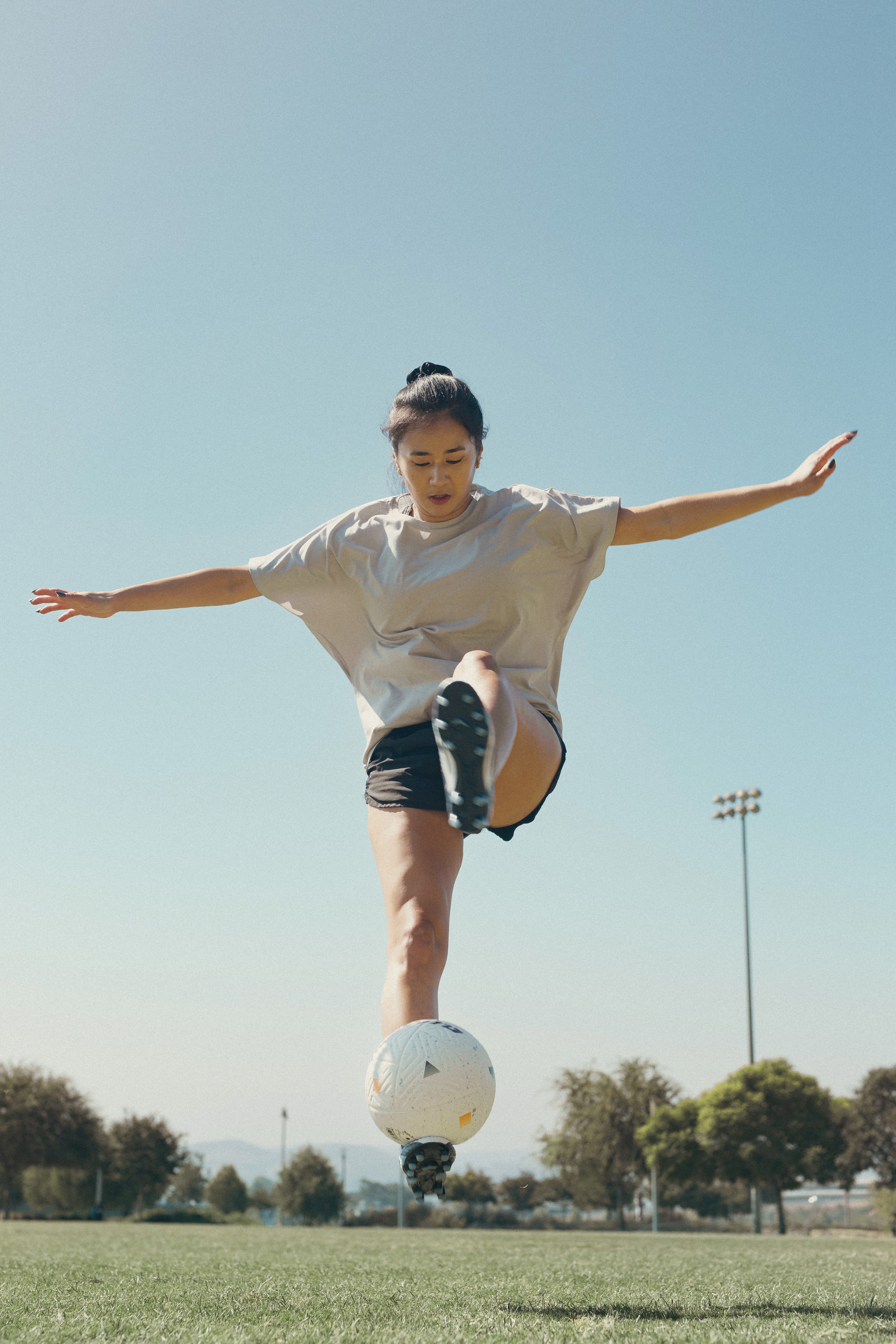 Caitlyn Schrepfer juggling a lotto sport soccer ball and wearing Lotto Sport Solista 100 VI Gravity
