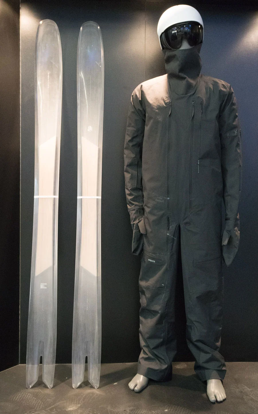 Prototype de combinaison et skis Wedze — concept design innovant pour la montagne