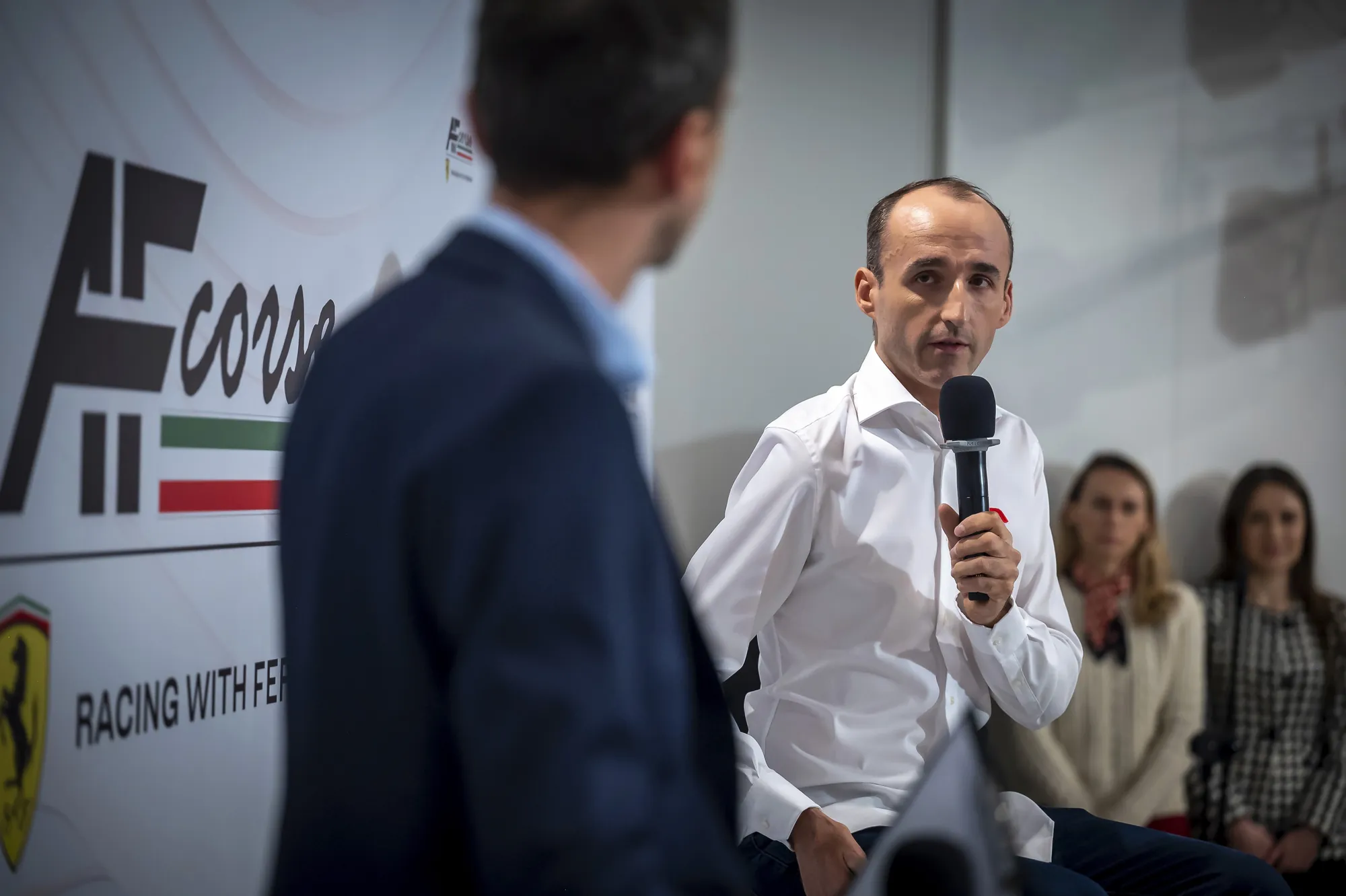 Robert Kubica odpowiada na pytania podczas konferencji prasowej ORLEN.