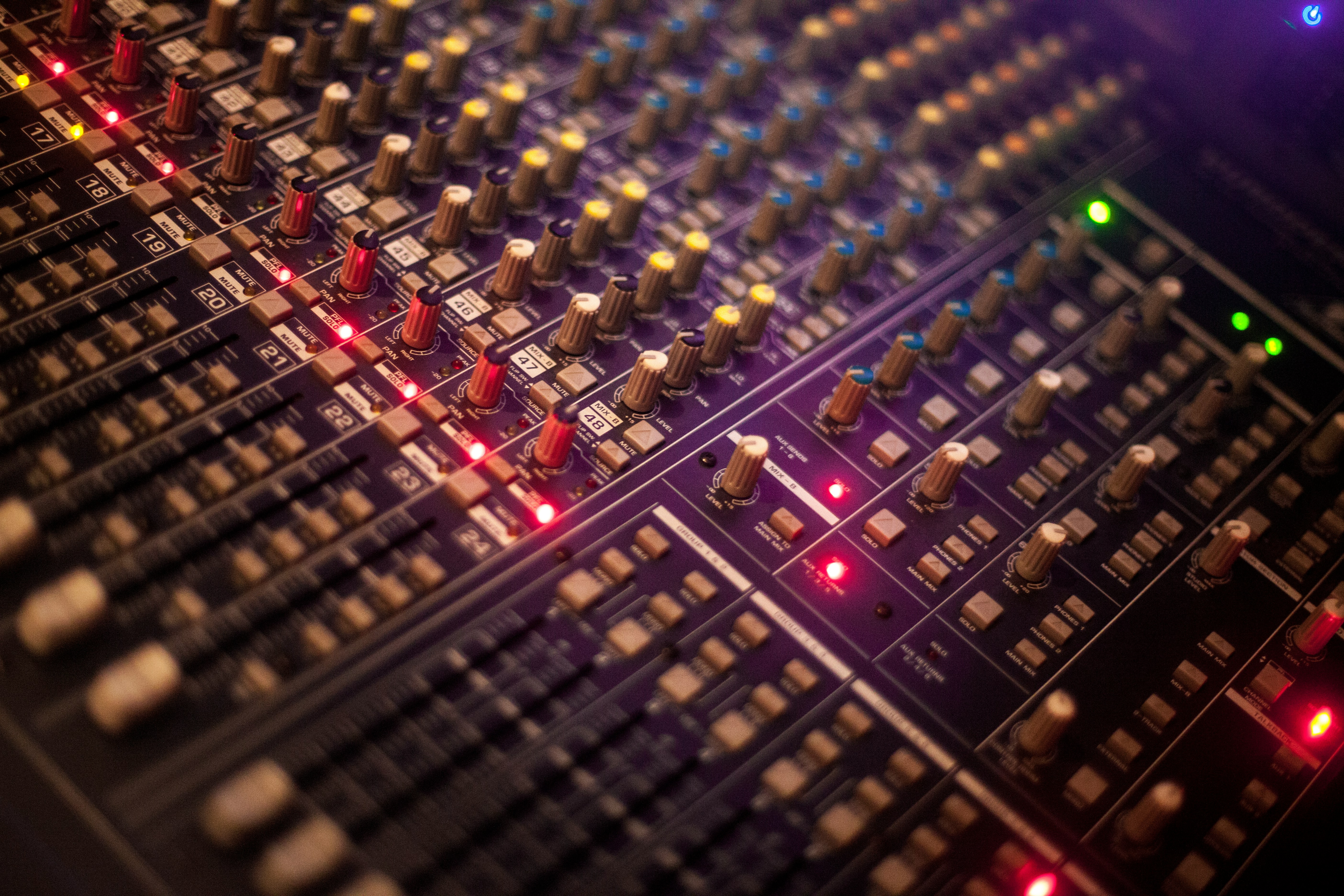 Workstation For Audio Recording- FL Studio Free