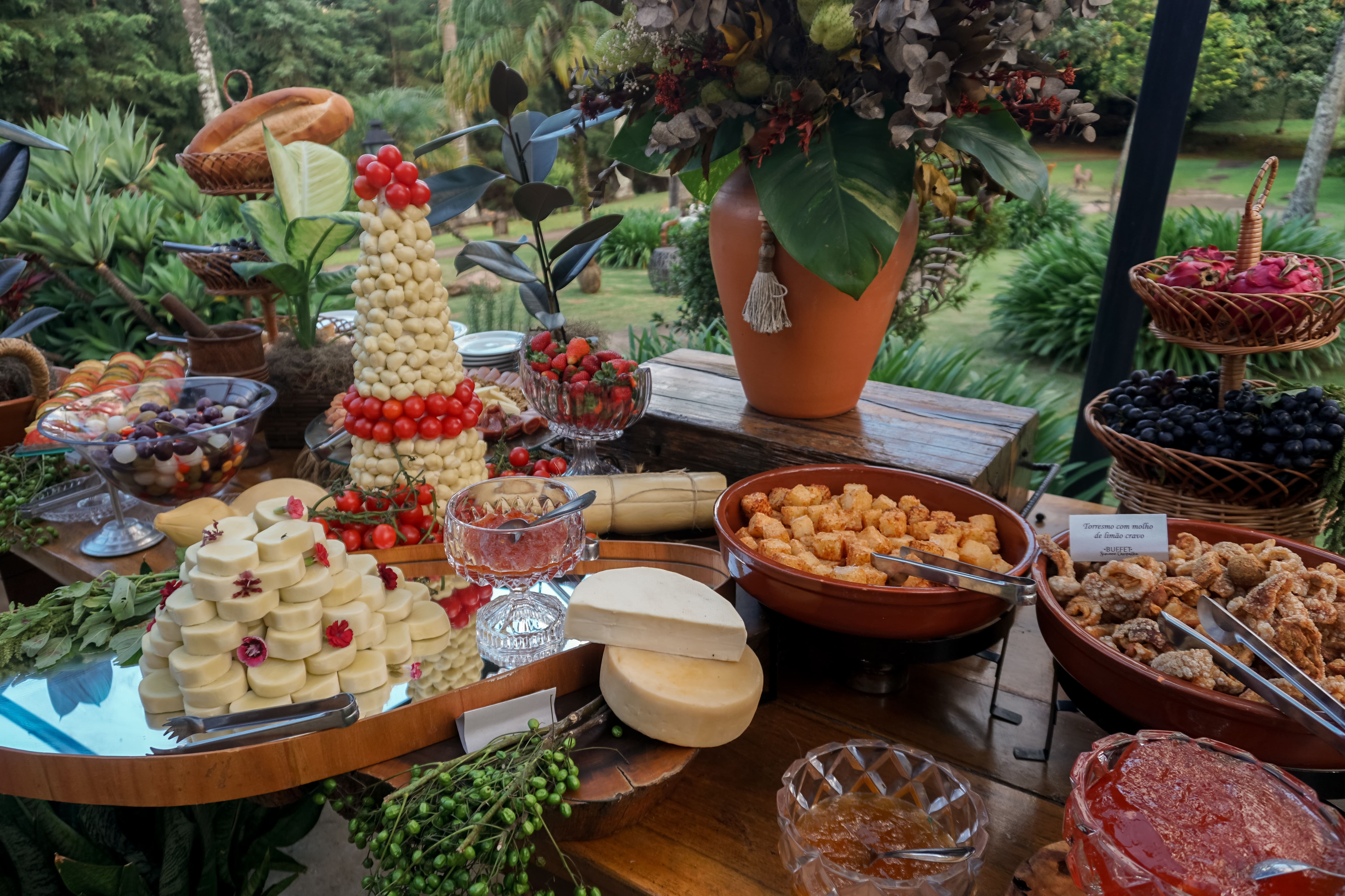 Buffet Simone Carvalho luxo para casamentos, formaturas, celebrações em Poços de Caldas.