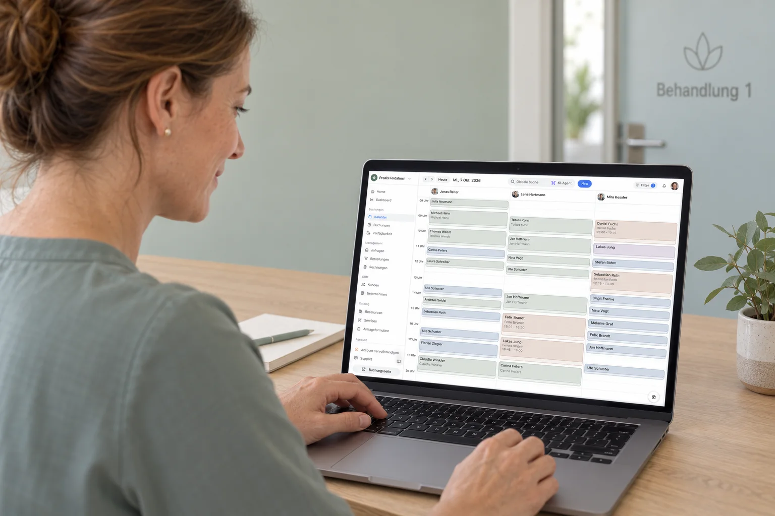 Practice employee using the anny appointment calendar on a laptop