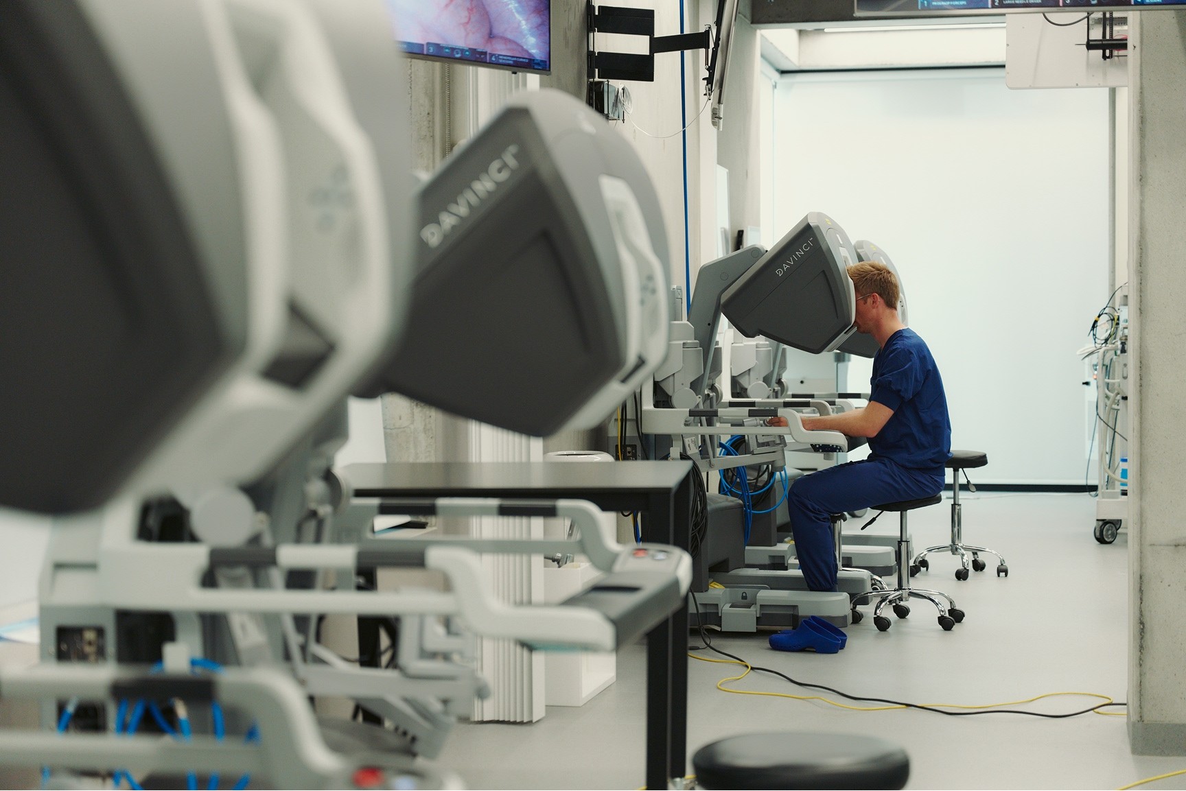 Surgeon peeking into Da Vinci Machine in operation quarters