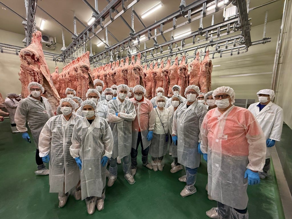 Fachbesuch in einem japanischen Fleischverarbeitungsbetrieb