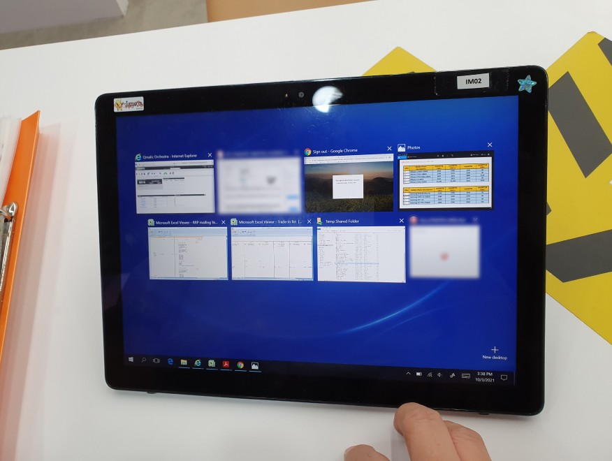 We noticed employees are juggling between multiple tabs and documents on the tablet during their shift