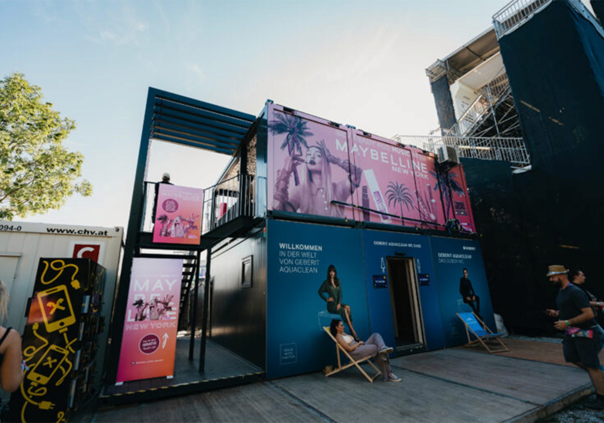 FM4 Frequency Maybelline Branding Container