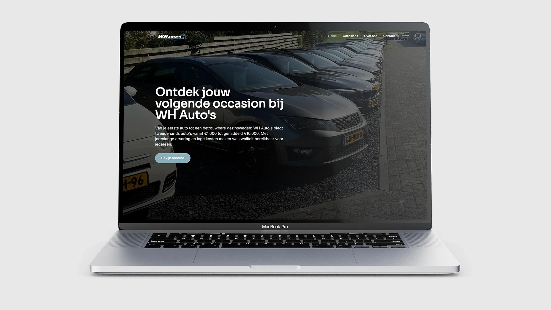 Openstaande laptop van de nieuwe website van Wh Auto's