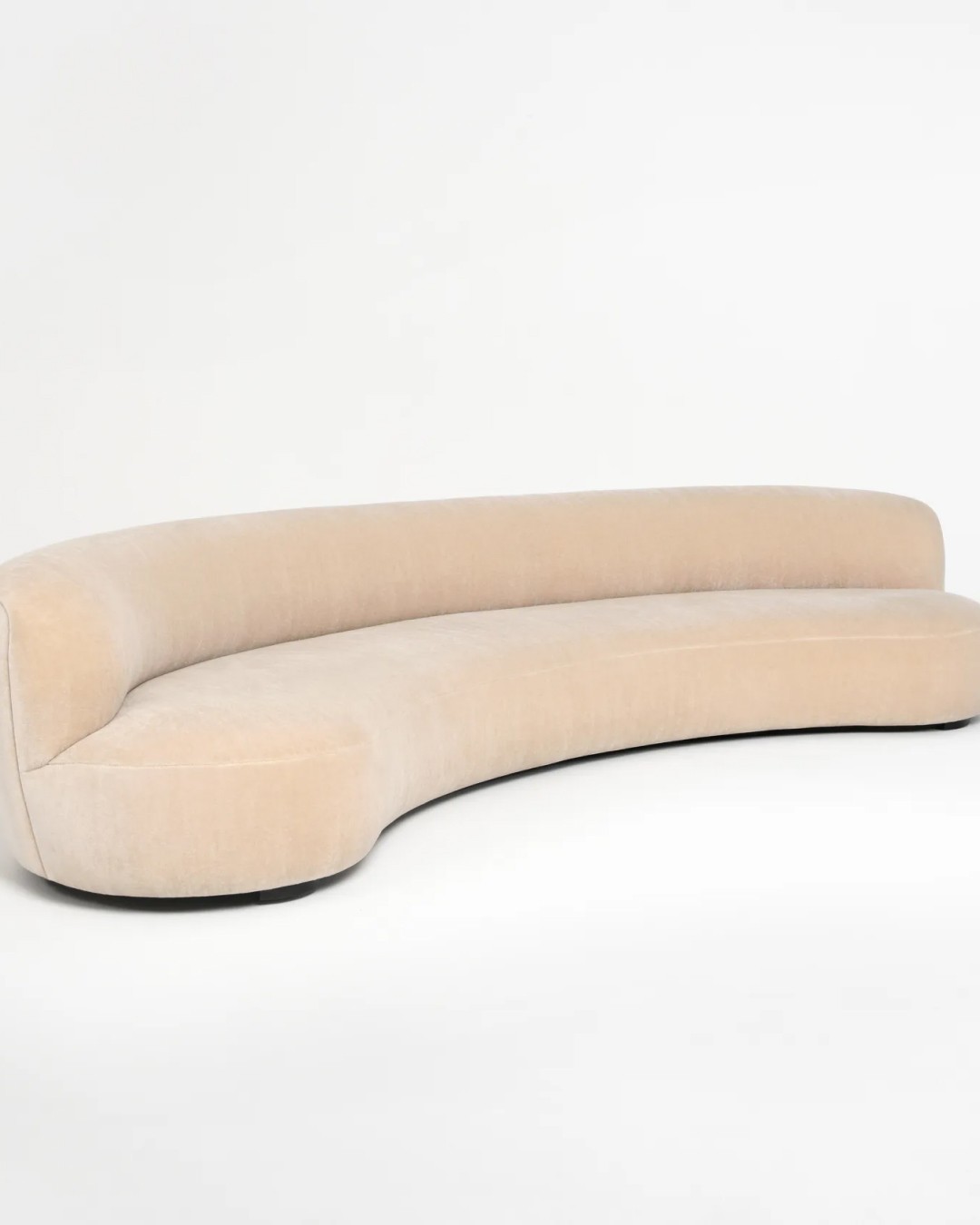 Sofa 370 by Pierre Augustin Rose