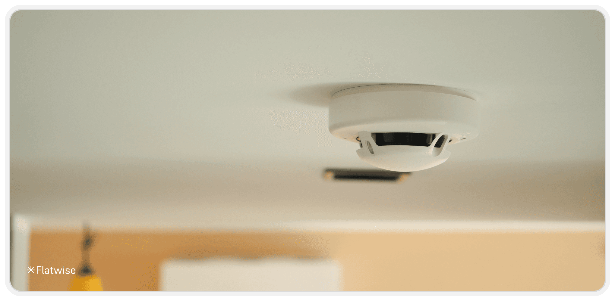 Bild zeigt einen Brandschutzmelder.