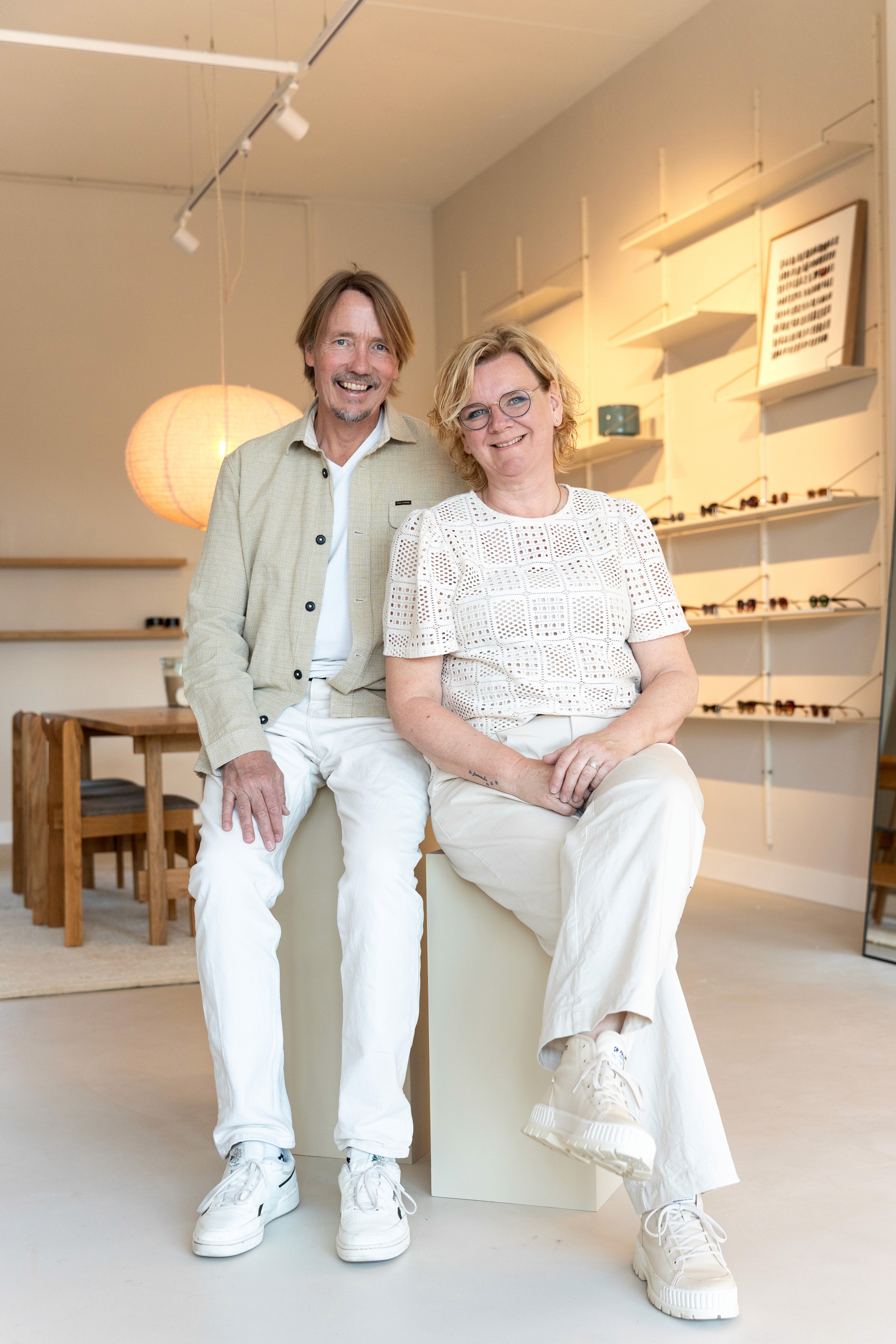 Vrouw met bril – onderdeel van de collectie van optiekwinkel Studio ONO in Amersfoort Vathorst