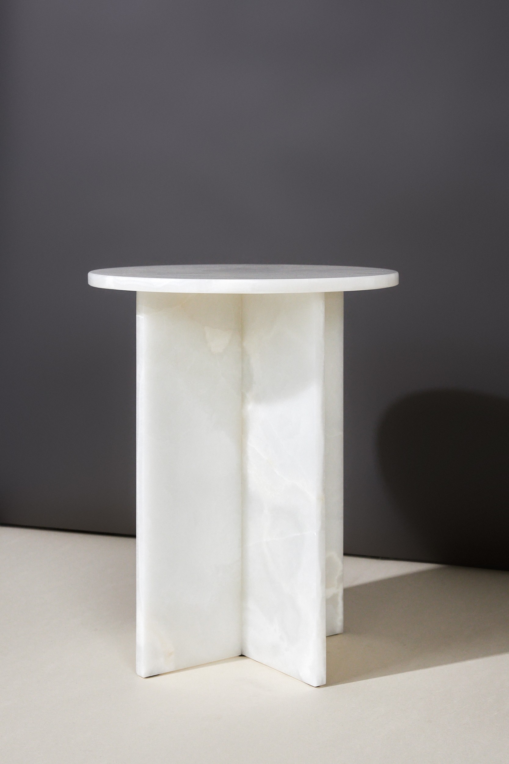 Runder Tisch aus weißem Onyx-Stein