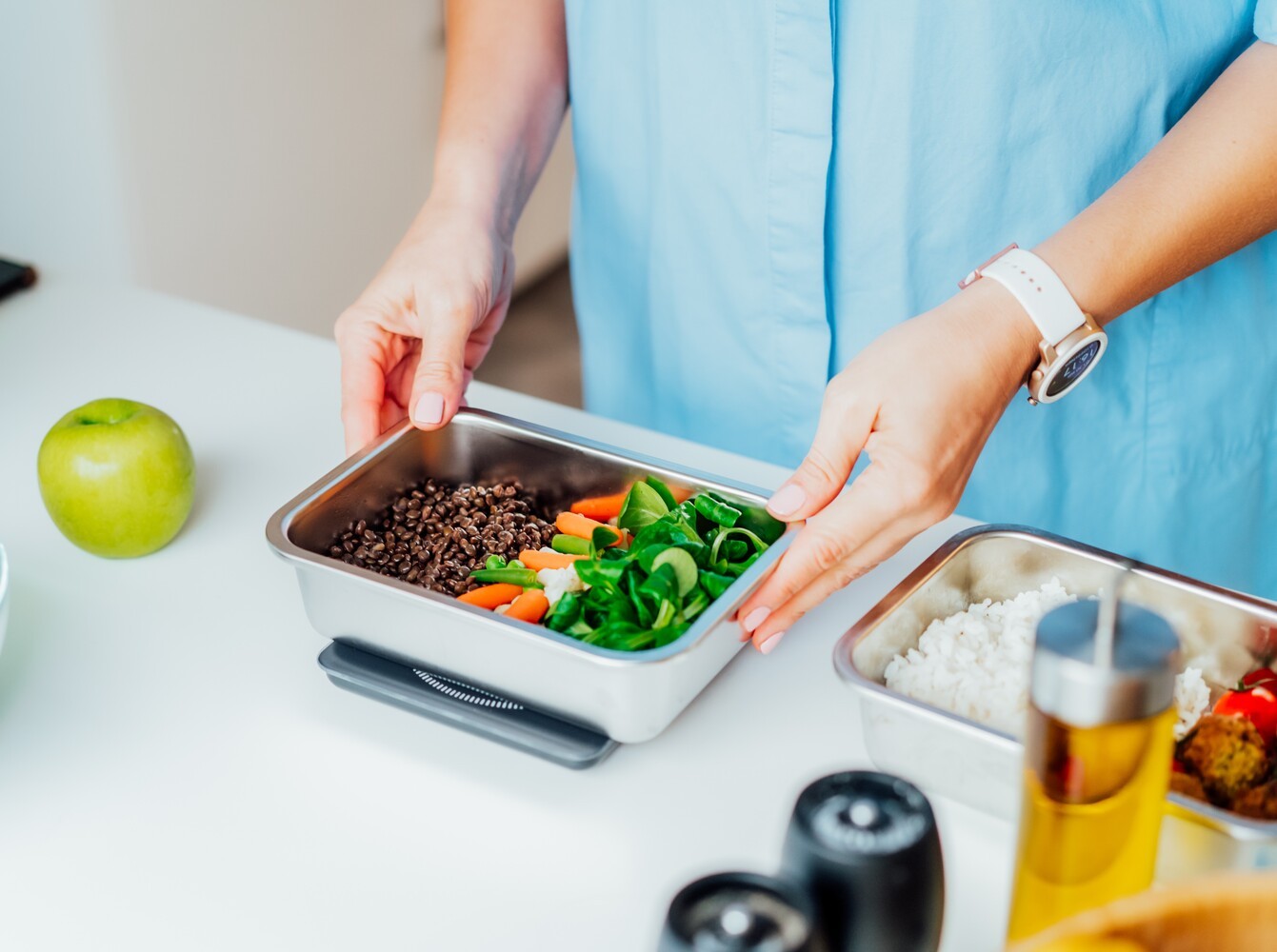 woman preparing her healthy food as part of her diets for weight loss without exercise